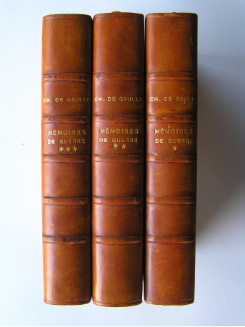 Général Charles De Gaulle - Mémoires de guerre. Complet en trois volumes. 1940 - 1946